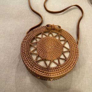 Round straw handbag with loop closure. Nice long 22” strap